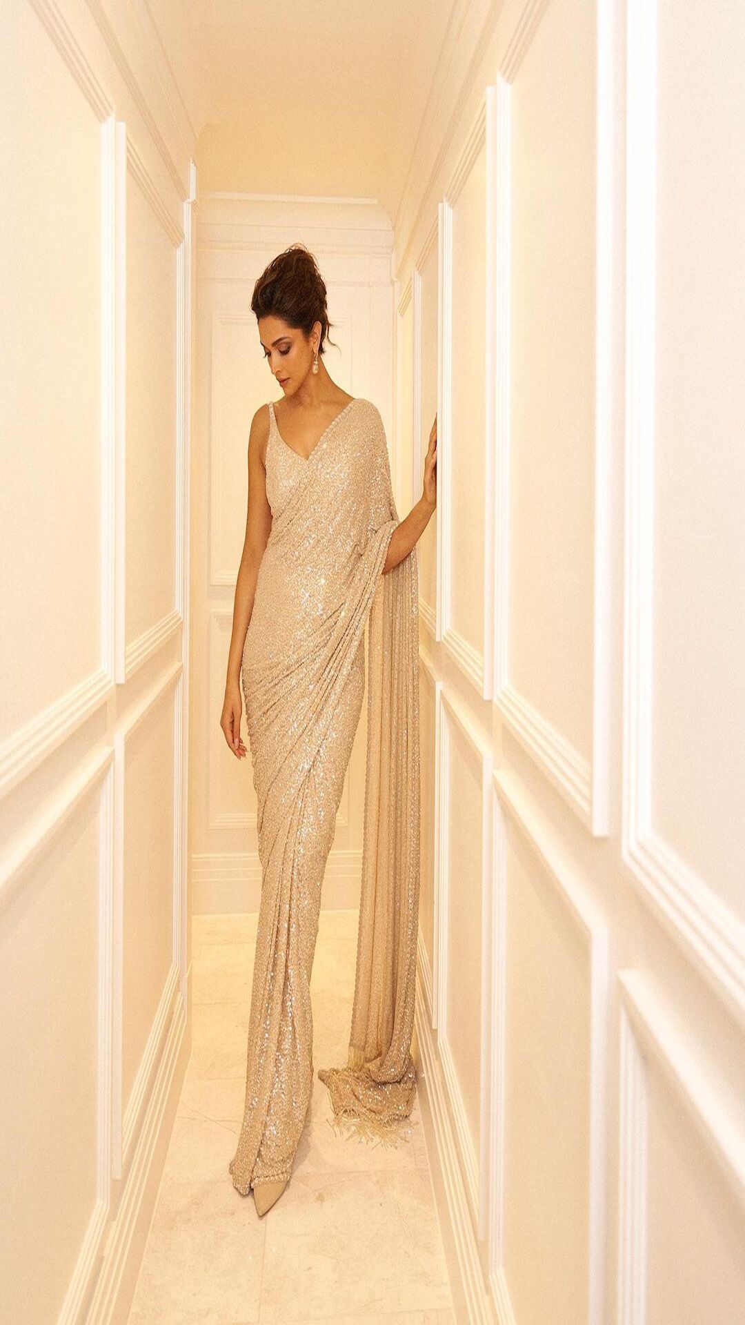 12 Striking Pictures of Deepika Padukone in Saree