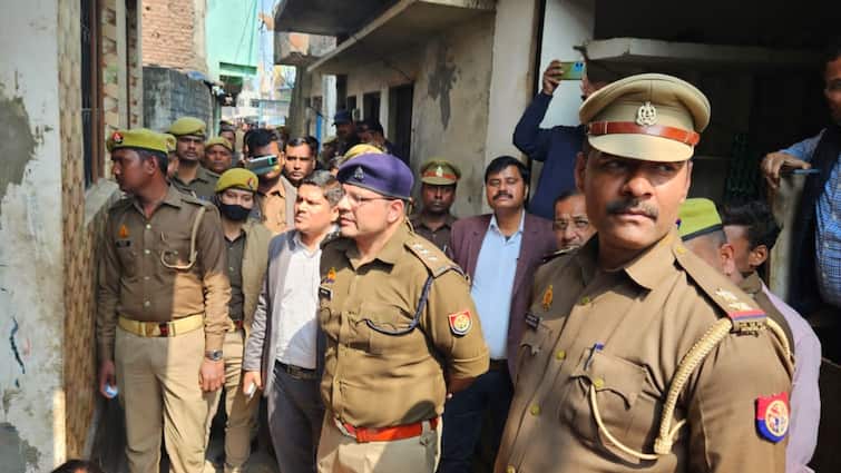 Gorakhpur gangster Ishwar Chandra Jaiswal property worth Rs 3 crore seized ANN गोरखपुर में भू-माफिया पर कसा शिकंजा, गैंगस्‍टर ईश्‍वरचन्‍द्र जायसवाल की 3 करोड़ की संपत्ति सील