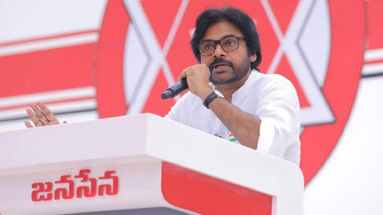 Janasena chief pawan kalyan attends visakhapatnam district party leaders meeting Pawan Kalyan: అధికారంలోకి వచ్చేది టీడీపీ-జనసేన కూటమే, విశాఖలో పవన్ - పార్టీకి రూ.10 కోట్ల విరాళం