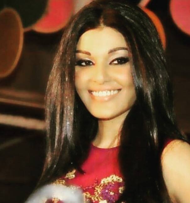 कोईना मित्रा- बॉलीवुड की कई फिल्मों में अपने हुस्न का जलवा बिखेरने के बाद भी कोईना मित्रा ज्यादा दिनों तक इंडस्ट्री में टिक नहीं पाईं.