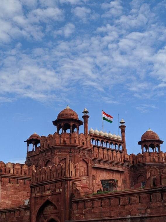 किसने किया था लाल किले का नक्शा डिज़ाइन?