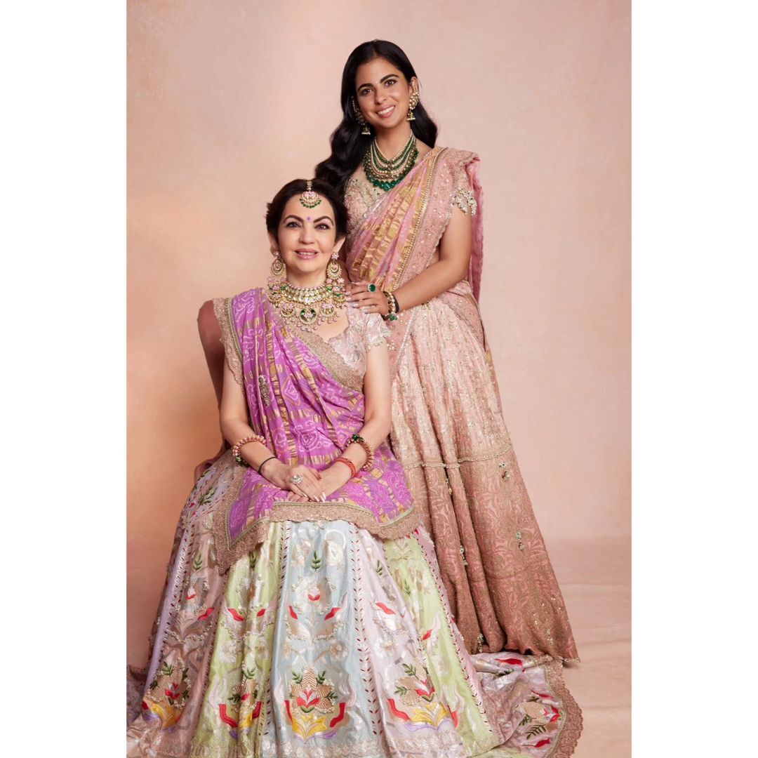 Unseen Wedding Photos of Isha Ambani and Anand Piramal - Wedlockindia.com |  Bridal lehenga collection, Indian gowns dresses, Indian wedding outfits