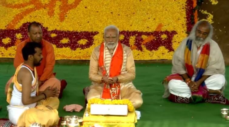 PM Modi laid the foundation stone of Kalki Dham temple amid Vedic chanting, CM Yogi and Acharya Pramod were also present વૈદિક મંત્રોચ્ચાર વચ્ચે પીએમ મોદીએ કલ્કિ ધામ મંદિરનો શિલાન્યાસ કર્યો, સીએમ યોગી અને આચાર્ય પ્રમોદ રહ્યા હાજર