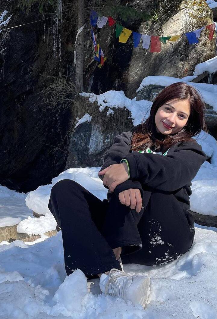 ਤਾਨੀਆ ਵੈਲੇਨਟਾਈਨ ਡੇਅ ਮੌਕੇ ਮਨਾਲੀ ਪਹੁੰਚੀ ਸੀ। ਉਸ ਨੇ ਤਸਵੀਰਾਂ ਸ਼ੇਅਰ ਕਰ ਫੈਨਜ਼ ਨੂੰ ਦੱਸਿਆ ਸੀ ਕਿ ਉਹ ਕਿਸ ਦੇ ਨਾਲ ਮਨਾਲੀ 'ਚ ਵੈਲੇਨਟਾਈਨ ਮਨਾ ਰਹੀ ਹੈ।