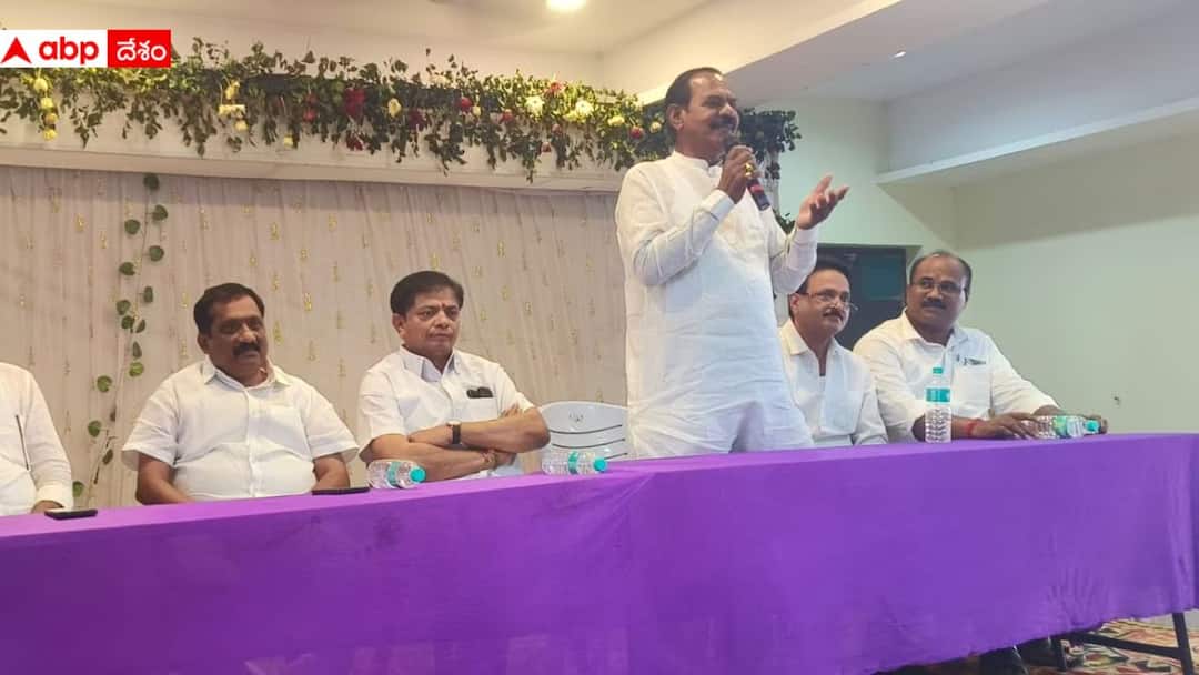 YSRCP leaders demands to not to give ticket to Dharmana Krishna Das YSRCP: ధర్మాన కృష్ణదాస్‌కు సెగ, టిక్కెట్ ఇవ్వవద్దని జగన్‌కు నేతల రిక్వెస్ట్!