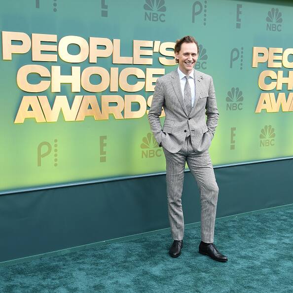 Tom Hiddleston looked great wearing a grey checkered suit that had a white button-down shirt, fitted trousers, a blazer with notch lapels and matching tie.