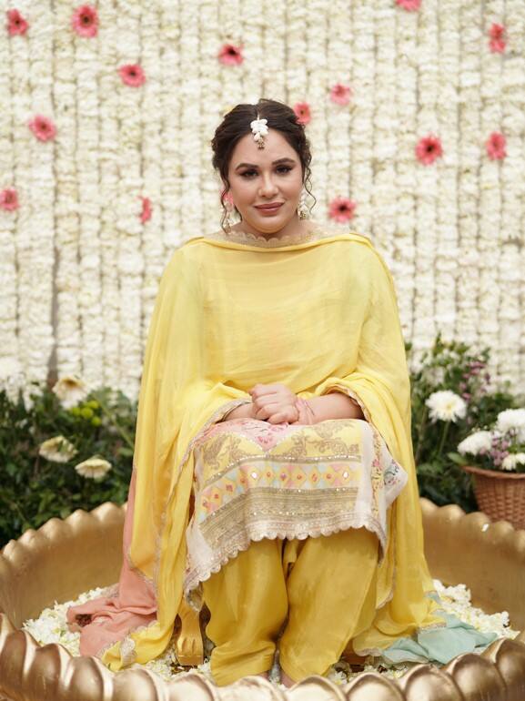 ਇਨ੍ਹਾਂ ਤਸਵੀਰਾਂ ਵਿੱਚ ਤੁਸੀ ਵੀ ਮੈਂਡੀ ਦੀਆਂ ਤਸਵੀਰਾਂ ਉੱਪਰੋਂ ਆਪਣੀਆਂ ਨਜ਼ਰਾਂ ਨਹੀਂ ਹਟਾ ਸਕੋਗੇ।