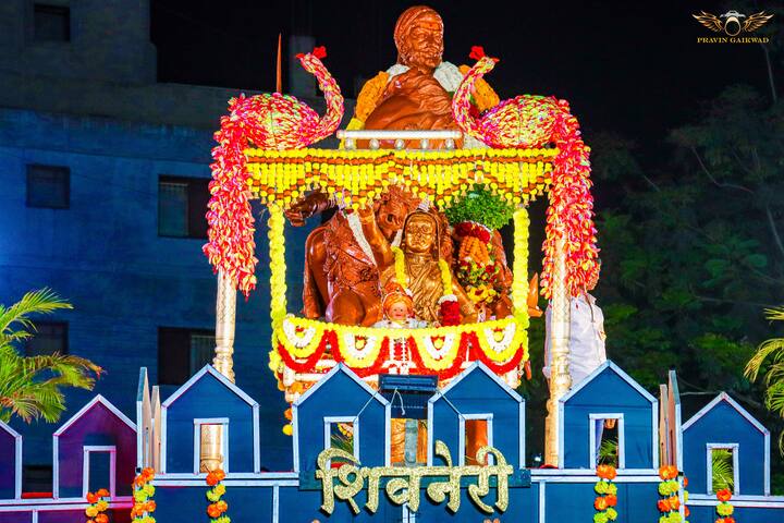 या सर्व कार्यक्रमाच्या नियोजनासाठी पोलीस आयुक्त एम राजकुमार यांच्या निदर्शनाखाली शिवाजी चौकामध्ये मोठा पोलिसांचा फौजफाटा तैनात करण्यात आला होता. (फोटो सौजन्य : प्रवीण गायकवाड)