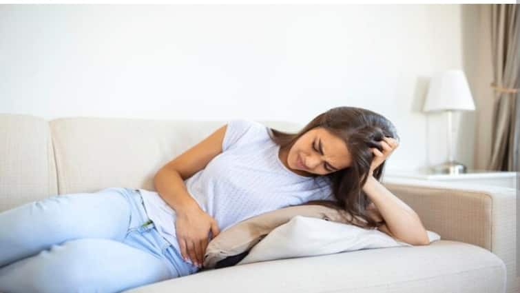 heavy bleeding in periods can be sign of endometriosis know all about it क्या आपको भी पीरियड्स के दौरान ज्यादा ब्लीडिंग होती है? इस बीमारी का हो सकता है संकेत