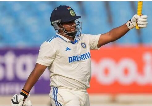 ਭਾਰਤ ਲਈ ਆਪਣਾ ਟੈਸਟ ਡੈਬਿਊ ਕਰਨ ਵਾਲੇ ਸਰਫਰਾਜ਼ ਖਾਨ ਲਈ ਇਹ ਮੈਚ ਯਾਦਗਾਰ ਬਣ ਗਿਆ। ਸਰਫਰਾਜ਼ ਨੇ ਆਪਣੇ ਡੈਬਿਊ ਟੈਸਟ 'ਚ ਕਾਫੀ ਪਰਿਪੱਕਤਾ ਦਿਖਾਈ। ਸਰਫਰਾਜ਼ ਨੇ ਪਹਿਲੀ ਪਾਰੀ 'ਚ 62 ਦੌੜਾਂ ਅਤੇ ਦੂਜੀ ਪਾਰੀ 'ਚ 68 ਦੌੜਾਂ ਦਾ ਤੇਜ਼ ਅਰਧ ਸੈਂਕੜਾ ਲਗਾਇਆ।