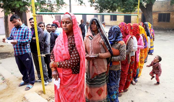 पोलिंग बूथ पर अगर आपको कुछ भी गड़बड़ी लगती है तो आप इसकी शिकायत वहां मौजूद पीठासीन अधिकारी से कर सकते हैं.