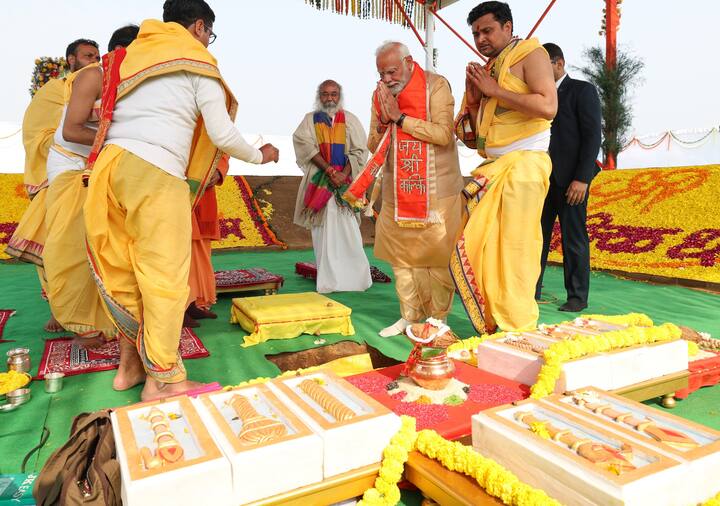 प्रधानमंत्री नरेन्द्र मोदी ने सोमवार को कहा कि समय का चक्र बदल गया है और देश न केवल अपनी प्राचीन मूर्तियों को विदेशों से वापस ला रहा है बल्कि रिकॉर्ड विदेशी निवेश भी प्राप्त कर रहा है.