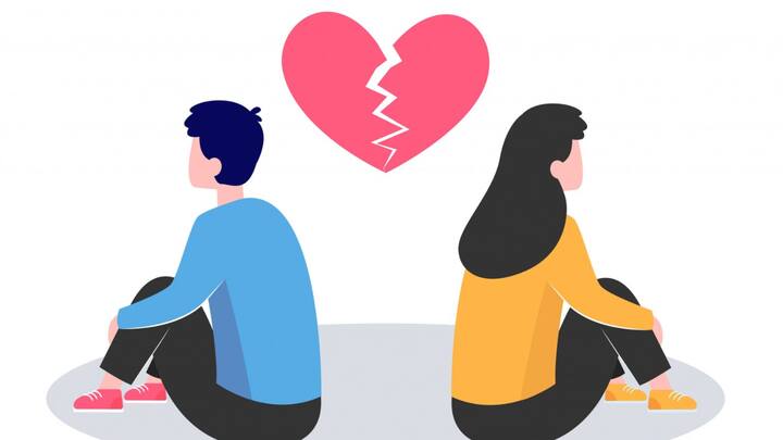 चीनी और प्रोसेस्ड फूड्स से दूर रहें, क्योंकि ये कोर्टिसोल के स्तर को बढ़ा सकते हैं.