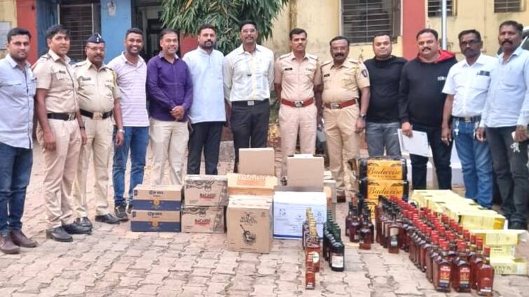 Nashik Crime Ghoti Police seized vehicle carrying foreign liquor on Mumbai Agra highway Maharashtra Marathi News Nashik : विदेशी मद्याची तस्करी करणाऱ्याला ठोकल्या बेड्या, 13 लाखांचा मुद्देमाल जप्त