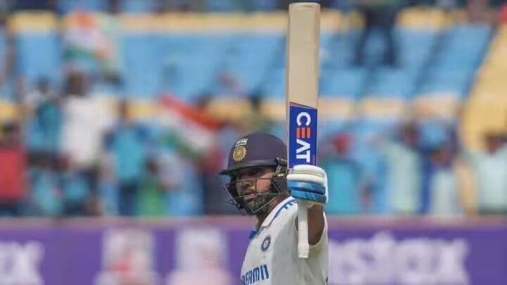 કેપ્ટન રોહિત શર્માએ રાજકોટમાં ભારતીય ટીમની જીતની વાર્તા લખવાની શરૂઆત કરી. તેણે ટીમ ઈન્ડિયાની કમાન સંભાળી જે પ્રથમ દાવમાં મુશ્કેલીમાં દેખાઈ રહી હતી અને બેટ વડે 131 રનની શાનદાર સદી રમી હતી. બેટિંગ કર્યા પછી, મેચના ત્રીજા દિવસે રોહિતે શાનદાર નેતૃત્વ કર્યું અને મજબૂત દેખાતી અંગ્રેજી ટીમને હરાવી.