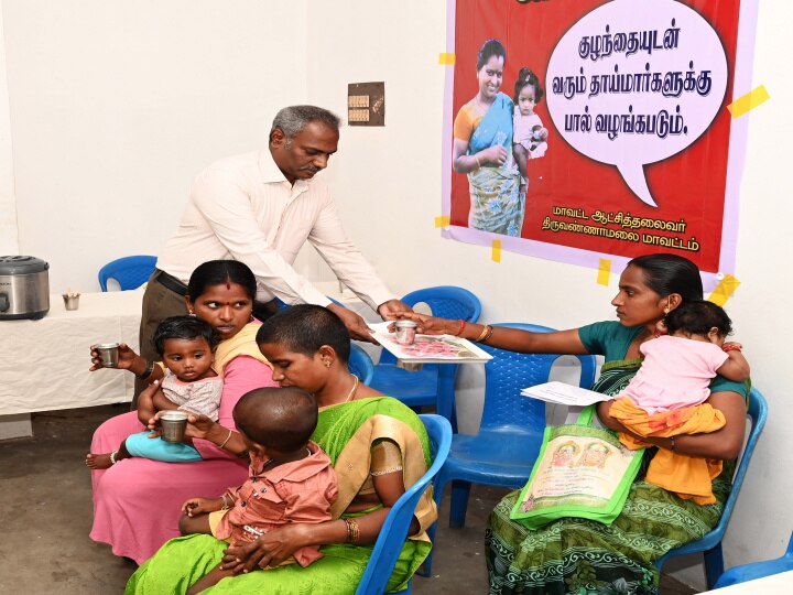 கைக்குழந்தையுடன் வரும் தாய்மார்களுக்கு பால் வழங்கும் திட்டம்; திருவண்ணாமலை கலெக்டர் அலுவலகத்தில் துவக்கம்