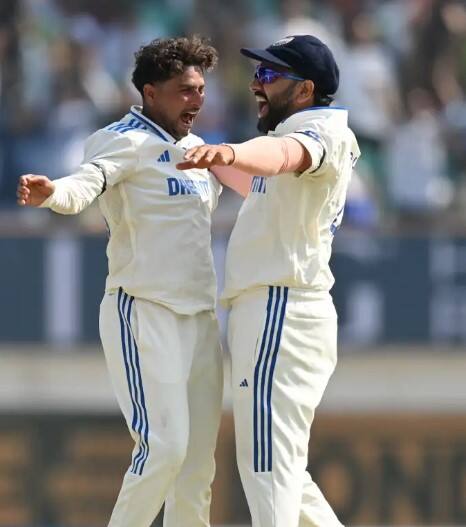 ਕੁਲਦੀਪ ਯਾਦਵ ਨੇ ਇਸ ਮੈਚ ਦੇ ਤੀਜੇ ਦਿਨ ਸਭ ਤੋਂ ਵੱਡਾ ਮੋੜ ਲਿਆਇਆ। ਉਸ ਨੇ ਖਤਰਨਾਕ ਦਿੱਖ ਵਾਲੇ ਇੰਗਲਿਸ਼ ਬੱਲੇਬਾਜ਼ ਬੇਨ ਡਕੇਟ ਨੂੰ 153 ਦੌੜਾਂ 'ਤੇ ਆਊਟ ਕੀਤਾ। ਉਸ ਦੇ ਇਸ ਵਿਕਟ ਤੋਂ ਬਾਅਦ ਇੰਗਲੈਂਡ ਦੀ ਟੀਮ ਬੈਕ ਫੁੱਟ 'ਤੇ ਆ ਗਈ ਅਤੇ ਪੂਰੇ ਮੈਚ 'ਚ ਵਾਪਸੀ ਨਹੀਂ ਕਰ ਸਕੀ।