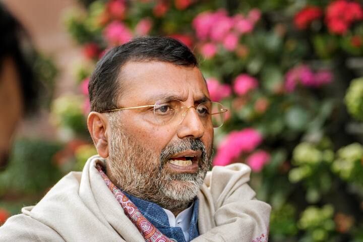 बिहार के सीएम नीतीश कुमार को बीजेपी में लाने पर निशिकांत दुबे ने कहा कि कोई भी साथ आता है तो उसका फायदा ही होता है. नीतीश कुमार हमारे सबसे पुराने सहयोगियों में से हैं.