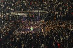 Anirudh Concert Photos : துபாயில் பிரம்மாண்டமாக நடந்த அனிருத்தின் ஹுக்கும் கான்செர்ட்!