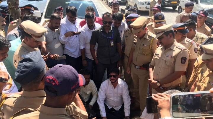 Waris Pathan detained by police Waris Pathan Mira Bhayandar T Raja BJP MIM Maharashtra Politics Marathi News Waris Pathan :एमआयएमचे नेते वारिस पठाण पोलिसांच्या ताब्यात, कार्यकर्त्यांकडून रस्त्यावर ठाण मांडून विरोध
