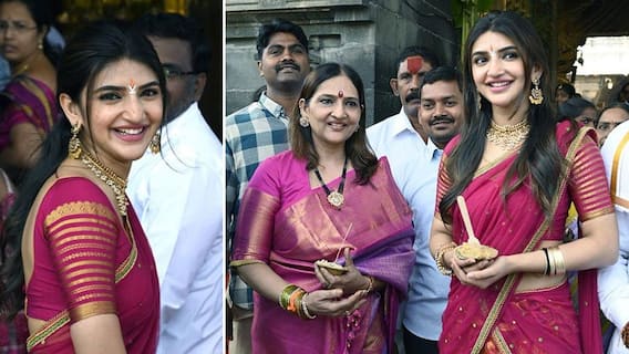 Sreeleela Tirumala Visit : ఫ్యామిలీతో కలిసి తిరుమల శ్రీవారి దర్శనంలో శ్రీలీల | ABP Desam