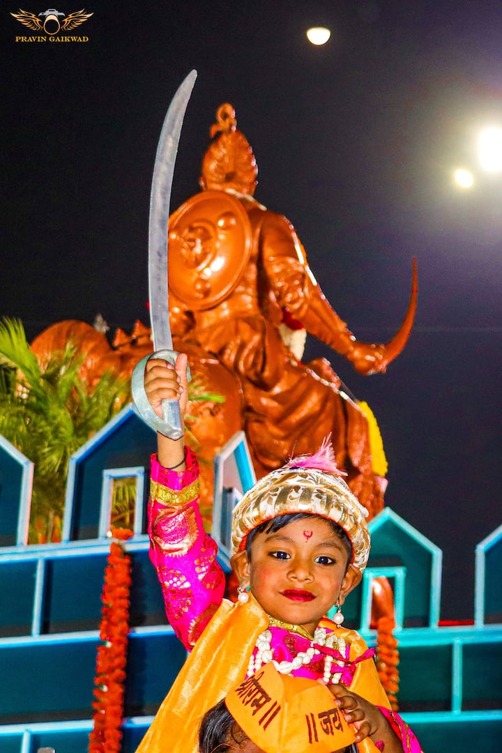 सोलापुरात शिवजन्मोत्सवाची सुरुवात पाळण्याने करण्यात आली.  (फोटो सौजन्य : प्रवीण गायकवाड)