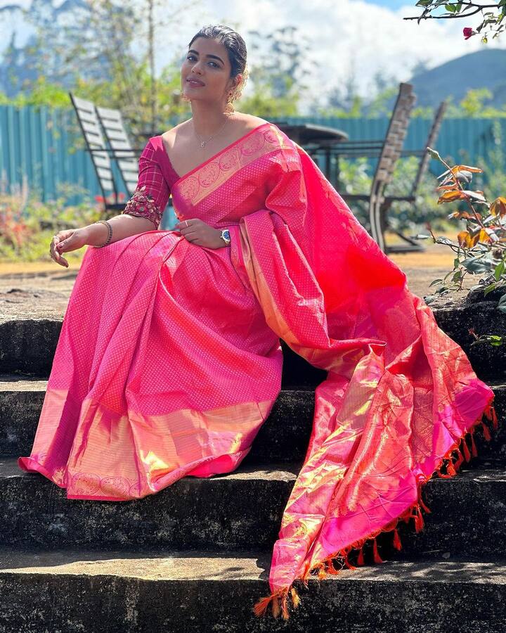తెలుగు, తమిళంలోనే కాకుండా.. మలయాళంలో కూడా ఈ భామ నటిస్తుంది. ప్రస్తుతం ఆమె నటిస్తున్న పలు సినిమాలు చిత్రీకరణలో ఉన్నాయి. (Images Source : Instagram/aishwaryarajessh)
