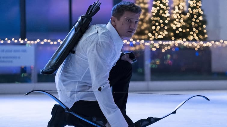 Marvel Hawkeye Actor Jeremy Renner Makes Appearance At Peoples Choice Awards After Snow-Plough Accident