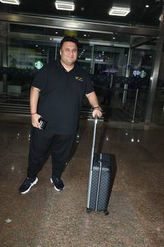 Rakul Preet-Jackky Wedding: भाई की शादी में शामिल होने के लिए गोवा पहुंचे निक्की भगनानी, रकुल के देवर ने एयरपोर्ट पर दिए पोज