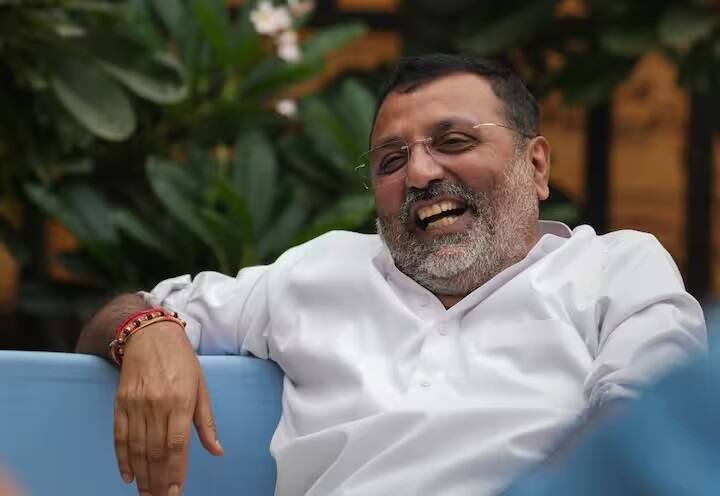 જ્યારે નિશિકાંત દુબેને પૂછવામાં આવ્યું કે બંગાળના સાંસદ મહુઆ મોઇત્રા સાથે તેમની શું દુશ્મની છે તો તેમણે કહ્યું કે હું 15 વર્ષથી સાંસદ છું અને મને લાગે છે કે થોડા જ સાંસદો હશે જે દરેક સાથે અંગત અને વ્યવહારિક સંબંધો ધરાવે છે.