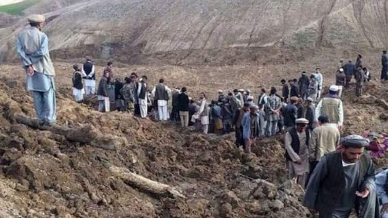 A landslide caused by heavy snowfall has killed 25 people and injured eight others in the eastern Afghan province of Nuristan Landslide Afghan province of Nuristan : अफगाणिस्तानच्या नूरिस्तानमध्ये भीषण भूस्खलनात 25 ठार, अनेक लोक ढिगाऱ्याखाली गाडले