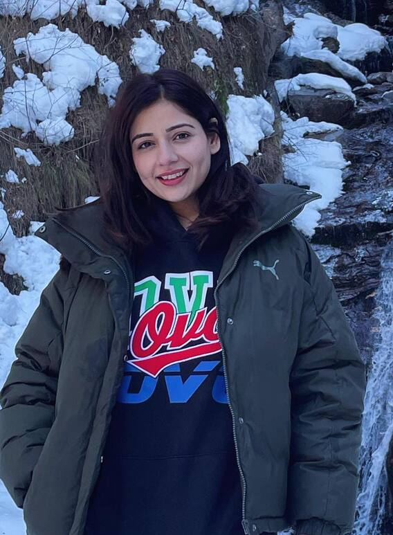 ਹਿਮਾਚਲ ਦੀਆਂ ਬਰਫੀਲੀ ਵਾਦੀਆਂ ਦਾ ਅਨੰਦ ਲੈ ਰਹੀ ਪੰਜਾਬੀ ਅਦਾਕਾਰਾ