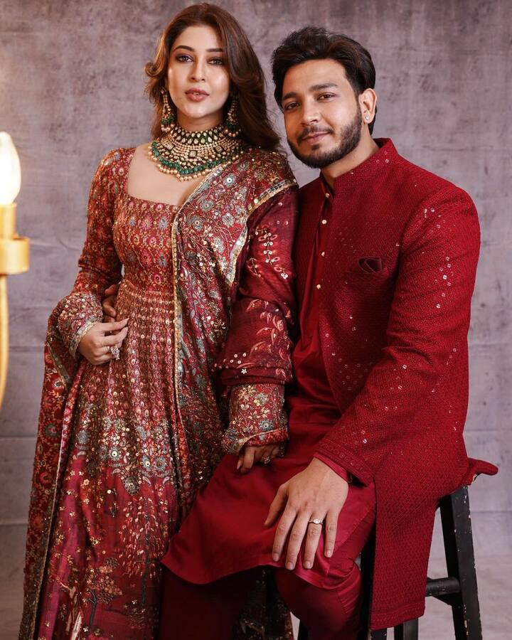 Fans showered love and blessings on the newly wedded couple.