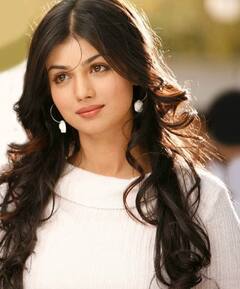 कभी 'वॉन्टेड 'एक्ट्रेस की खूबसूरती के दीवाने थे फैन, 16 साल में  बदल गया आयशा टाकिया का लुक, अब पहचानना  मुश्किल