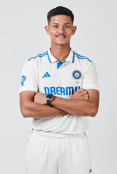 ਯਸ਼ਸਵੀ ਜੈਸਵਾਲ ਇੰਗਲੈਂਡ ਖਿਲਾਫ ਮੌਜੂਦਾ ਸੀਰੀਜ਼ 'ਚ ਸ਼ਾਨਦਾਰ ਫਾਰਮ 'ਚ ਹੈ। ਰਾਜਕੋਟ ਵਿੱਚ ਵੀ ਉਸਦਾ ਬੱਲਾ ਬਹੁਤ ਵਧੀਆ ਖੇਡਿਆ। ਇਸ ਮੈਚ ਦੀ ਦੂਜੀ ਪਾਰੀ ਵਿੱਚ ਉਸ ਨੇ ਬੱਲੇ ਨਾਲ ਤਬਾਹੀ ਮਚਾਈ ਅਤੇ 214 ਦੌੜਾਂ ਦੀ ਸ਼ਾਨਦਾਰ ਪਾਰੀ ਖੇਡੀ।