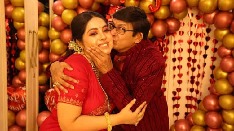 Actress Sreemoyee Chottoraj shares court marriage photo with Kanchan Mallick wrote love latter Kanchan-Sreemoyee Marriage Photo: 'তুমি আমার মিস্টার মল্লিক', মালাবদলের ছবি, প্রেমের জোয়ারে ভাসছেন শ্রীময়ী
