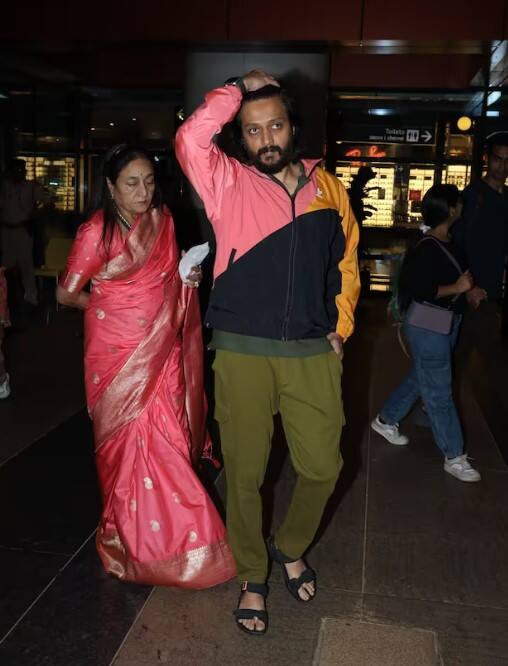 ਇਨ੍ਹਾਂ ਤਸਵੀਰਾਂ 'ਚ ਰਿਤੇਸ਼ ਆਪਣੀ ਮਾਂ ਨਾਲ ਨਜ਼ਰ ਆ ਰਹੇ ਹਨ। ਦੋਵੇਂ ਰਾਕੁਲ ਅਤੇ ਜੈਕੀ ਦੇ ਵਿਆਹ ਦਾ ਹਿੱਸਾ ਬਣਨ ਲਈ ਗੋਆ ਪਹੁੰਚੇ ਹਨ।