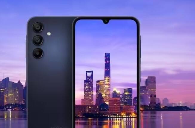 આ લિસ્ટમાં ચોથા સ્માર્ટફોનનું નામ Samsung Galaxy A15 5G છે. આ ફોનમાં યુઝર્સને 6.5 ઈંચની ફુલ HD પ્લસ સ્ક્રીન આપવામાં આવી છે. ફોનમાં પ્રોસેસર માટે MediaTek Dimensity 6100 ચિપસેટને સપોર્ટ આપવામાં આવ્યો છે. ફોનની પાછળનો મુખ્ય કેમેરો 50MPનો છે. સેલ્ફી અને વીડિયો કોલિંગ માટે આ ફોનમાં 13MP ફ્રન્ટ કેમેરા છે. આ ફોનમાં 25W ફાસ્ટ ચાર્જિંગ સપોર્ટ સાથે 5000mAh બેટરી પણ છે.
