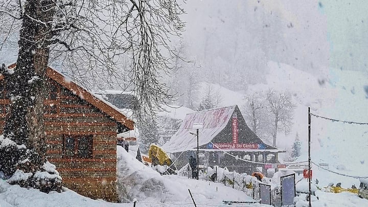 Weather Update Himachal Pradesh Ladakh Recieve Snowfall Rainfall Brings Down AQI In Delhi Snowfall Blankets Himachal, Ladakh. Rainfall Brings Down AQI In Delhi
