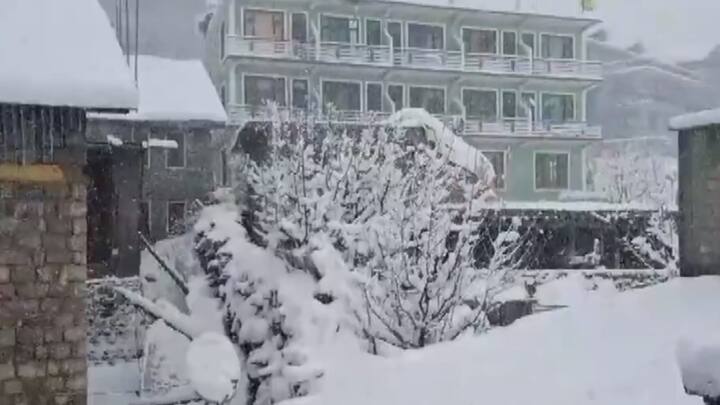 लाहौल-स्पीति के केलांग में भी भारी बर्फबारी हुई. वहीं मौसम विभाग की ओर से  आज भी “भारी” से “बहुत भारी” बारिश/बर्फबारी होने, बिजली गरजने, ओले बरसने और तेज हवाएं चलने का अनुमान जताते हुए “रेड अलर्ट” जारी किया है.