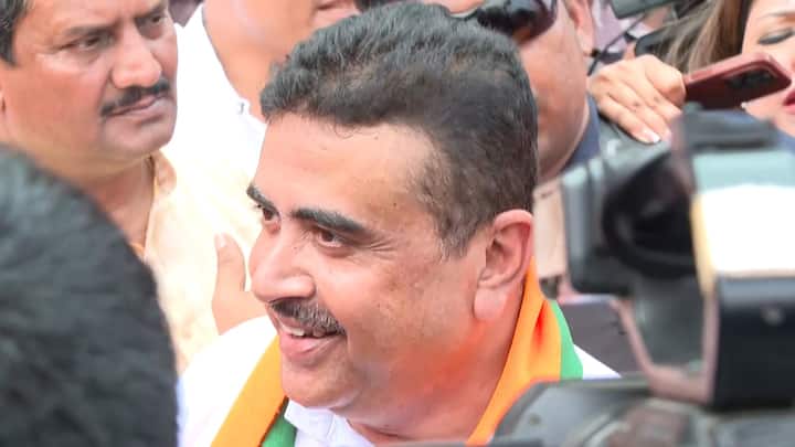 কেউ আবার বললেন বহুদিন ভোট দিতে পারেননি, রাতে রাস্তা দিয়ে হাঁটতে ভয় করে। শুভেন্দুও সংবাদমাধ্যমকে বললেন '১২ বছর। মমতা যতদিন মুখ্য়মন্ত্রী ভোট দিতে পারেননি! ১১ সালে লাস্ট'