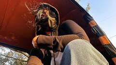 Ritika Singh Photos: మాస్క్ వెనుకున్న రౌడీ బేబీని గుర్తుపట్టారా!