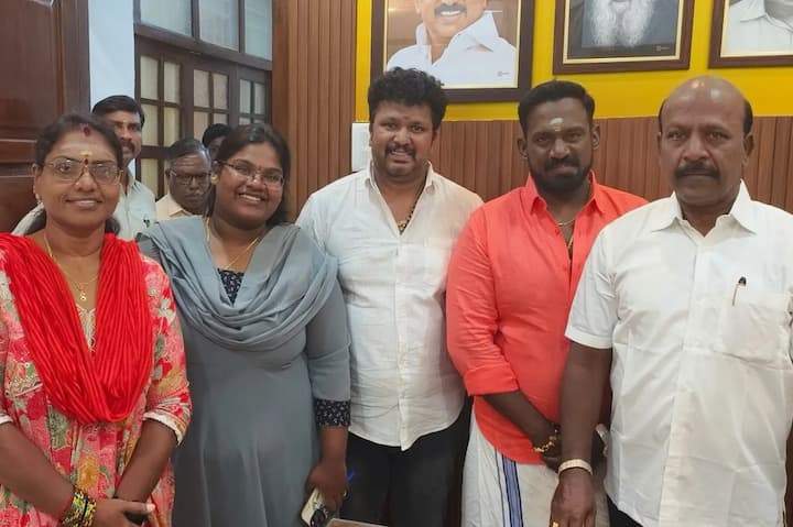 தமிழக சுகாதாரத்துறை அமைச்சர் மா.சுப்பிரமணியனுடன் ரோபோ ஷங்கர் குடும்பத்தினர்.