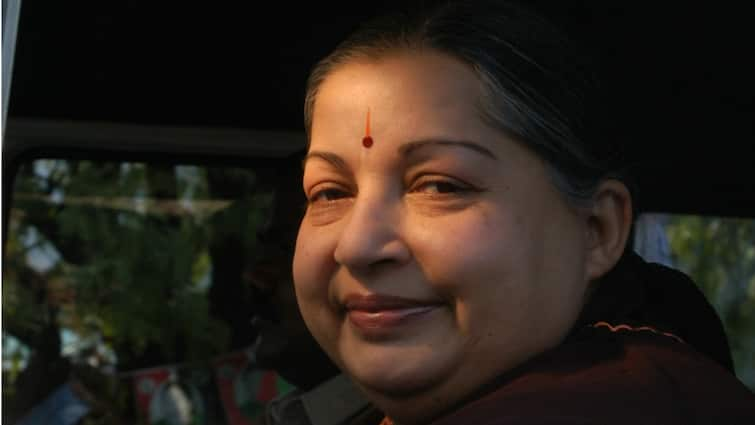 Karnataka Court Jayalalithaa Jewels To Be Transferred To Tamil Nadu govt In First Week Of March Jayalalithaa's Jewels To Be Transferred To TN govt In First Week Of March: Karnataka Court