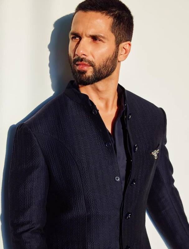 शाहिद कपूर की अदाकारी को काफी पसंद किया जाता है. लेकिन वह अपनी फिल्मों को देखने से बचते हैं. इसकी वजह उन्होंने समय की बर्बादी बताई थी.