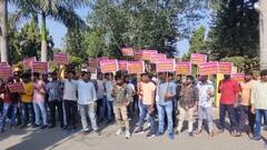 इंदौर में छात्रों ने किया कलेक्टर ऑफिस का घेराव, पटवारी भर्ती घोटाले की जांच रिपोर्ट सार्वजनिक करने की मांग