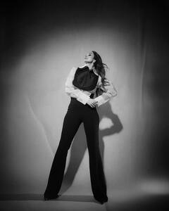 PHOTO: वय वाढलं अन् सौंदर्यही...मलायका अरोराचा ग्लॅम लूक!