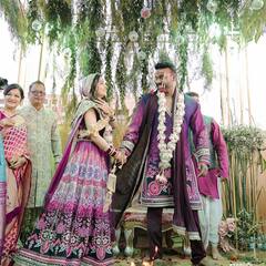 Divya Agarwal First Wedding Pic: लाल या पेस्टल नहीं पर्पल कलर का लहंगा पहन अपूर्वा की दुल्हन बनीं दिव्या अग्रवाल, सामने आई कपल की पहली तस्वीर