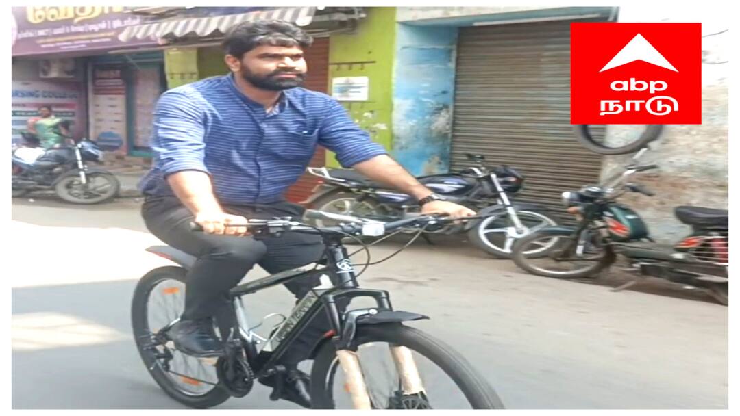 சைக்கிளில் அலுவலகம் வந்த கூடுதல் ஆட்சியர் - மயிலாடுதுறையில் மக்கள் வியப்பு