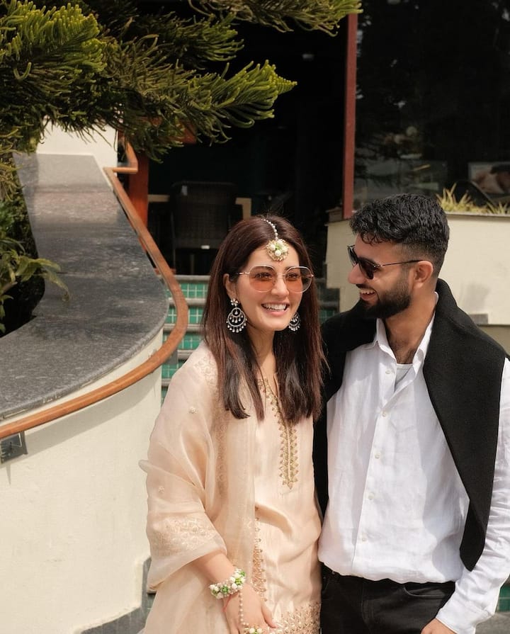 తన అందంతోనే కాకుండా.. నటనతో కూడా రాశి ఎందరో అభిమానులను సంపాదించుకుంది. తన క్యూట్ లుక్స్, ఎక్స్ప్రెషన్స్తో అభిమానుల హృదయాలు గెలుచుకుంది. (Images Source : Instagram/raashiikhanna)